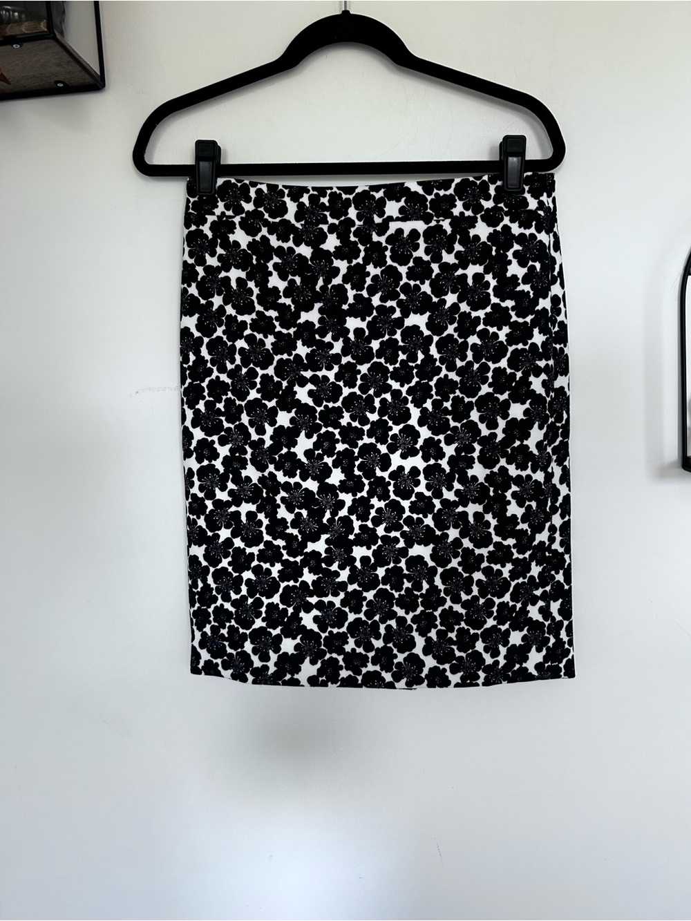 NWT J.Crew Factory Black & White Floral Print Pencil Straight Skirt Size 4